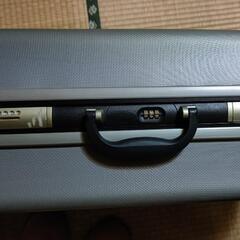 旅行用トランク大型の画像