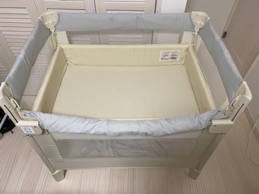 【美品】Aprica（アップリカ）ベビーベッド　ココネルエアーAB ホワイトグレー