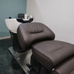 駅前10秒！＼カラーリスト募集／◆ヘアカラー専門店◆【週1日、1日3h～OK、時給1,250円～の画像