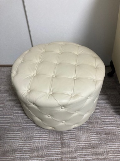 スツール　オットマン　アンティーク調　チェスターフィールド　白　総本革