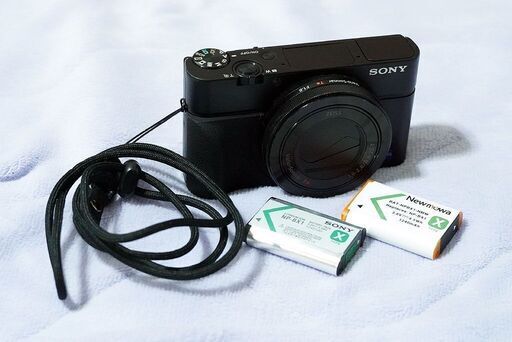 美品：ソニー DSC-RX100M3 純正電池＋予備電池 グリップ付き ネックストラップ