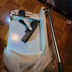 裁断機必要な方