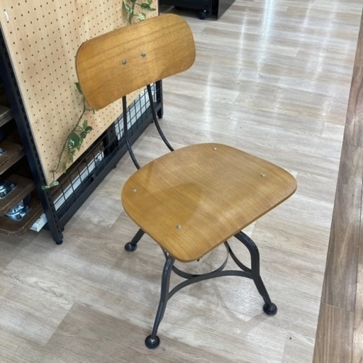 モダンなチェア入荷しました！