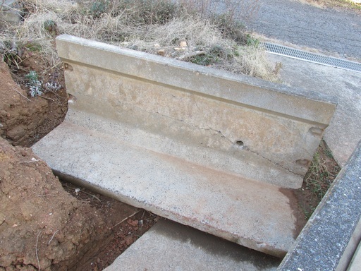 決まりました。L型擁壁全8枚（１枚八千円、１枚でもOK）引き取り限定