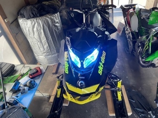 スノーモービル