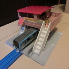 （商談成立）プラレール　プラキッズ橋上駅と車両２編成セット№Ｍの画像