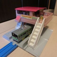 （商談成立）プラレール　プラキッズ橋上駅と車両２編成セット№Ｍの画像