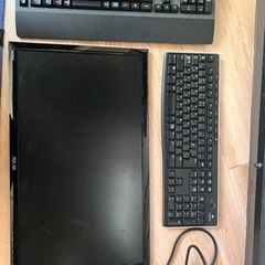 asus ディスプレイ 1台　logicool keyboard 2台