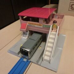 （商談成立）プラレール　プラキッズ橋上駅と車両２編成セット№Ｑの画像