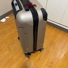 スーツケース2