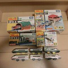 プラレール　プラキッズ橋上駅と小さな踏切、トンネル他車両２編成の6点セット№Ｄの画像