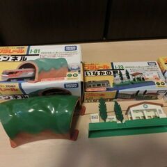 プラレール　プラキッズ橋上駅と小さな踏切、トンネル他車両２編成の6点セット№Ｄの画像