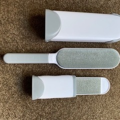 ペットの毛がとれるエチケットブラシの画像