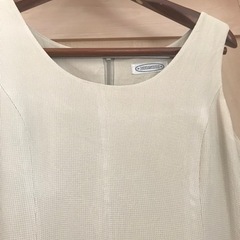 ベージュ　ノースリーブワンピースの画像