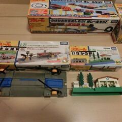 プラレール　情景部品5点と車両２編成の7点セット№Cの画像