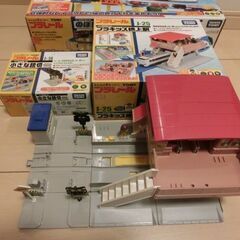 プラレール　情景部品5点と車両２編成の7点セット№Cの画像