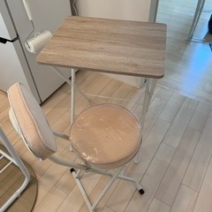 美品 テーブル、椅子セット（2組）の画像