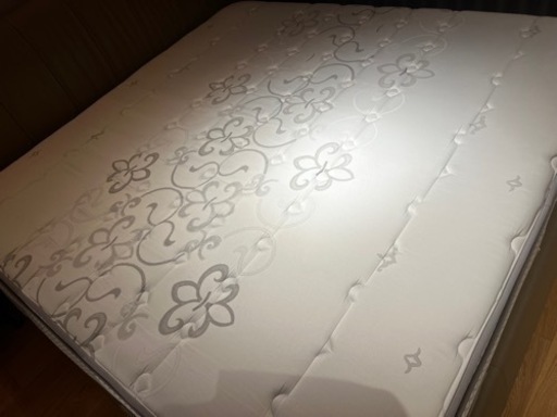 Sealy キングサイズマットレス　196*196*35cm