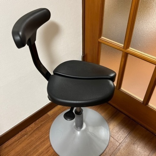 アーユルチェア　オフィスチェア