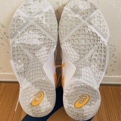 アシックス アンプレアルス ホワイトイエロー 26cmの画像