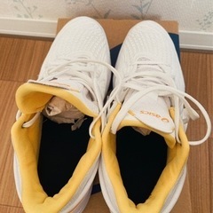 アシックス アンプレアルス ホワイトイエロー 26cmの画像