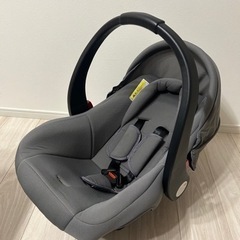 【成約済】軽量チャイルドシート　対応体重0-13kg  