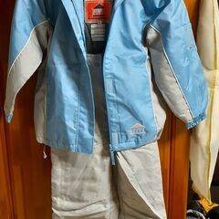 ★★お値引き！！スキーウェア上下セット140cmの画像