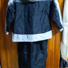 ☆お値引き：手袋＆ニット帽サービス開始！！スキーウェア上下セット130cmの画像