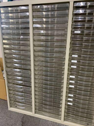 青葉台駅前までトラック等で引き取りに来ていただける方、ご連絡いただけますでしょうか。書類棚