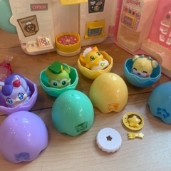 卵の中に可愛い動物キャラ。ティーポットハウス