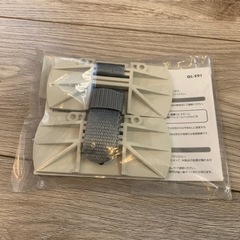 美品　ニトリ　本棚　新品耐震キャビネットホルダー付きの画像