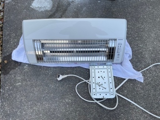 壁掛けヒーター、脱衣所、洗面所、トイレなど、リモコンあり