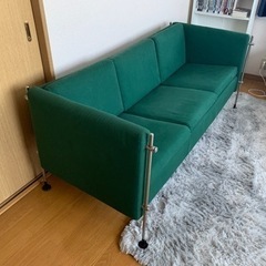 希少価値あり】入手困難 スイス銀行応接室使用品3人掛けソファ