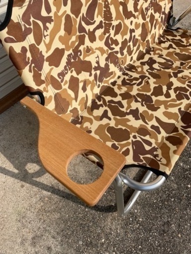 キャンプ用品　キャプテンスタッグ　鹿ベンチ　ドリンクホルダー付き肘掛け