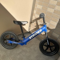 ストライダースポーツモデル　青　ブルー　12インチ