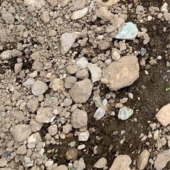 砂利、小石あげます　0円　道路の補修等に