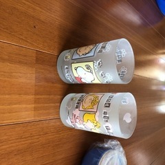 SNOOPYのグラスとプーさんの弁当箱の画像