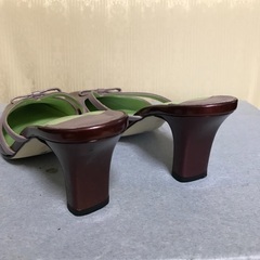 ## ワインカラーのドレス　ミュールの画像