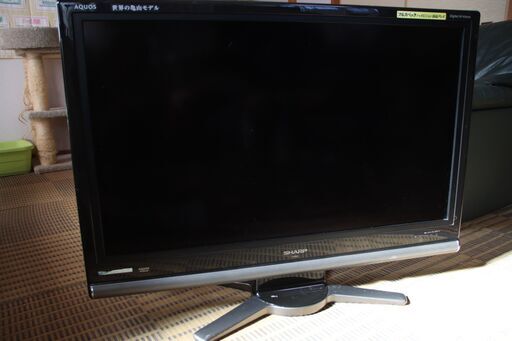 ＡＱＵＯＳ　３７インチ　ハイビジョンＴＶ