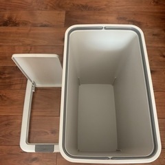 サンコープラスチック　26.5L  ゴミ箱の画像