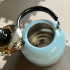 【タイムセール中！】やかん　ポット　笛付　小型　美品の画像