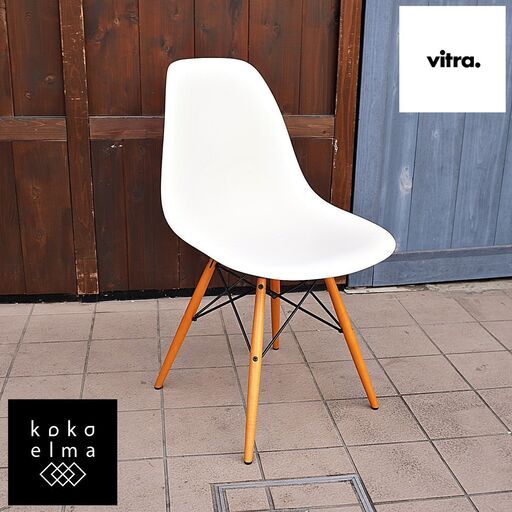 Vitra(ヴィトラ)社のイームズ ダウェルベースサイドシェルチェアー/ホワイトです。ミッドセンチュリーモダンを代表するデザイナーズチェアー。ナチュラルでレトロなダイニングチェアーです♪DA115