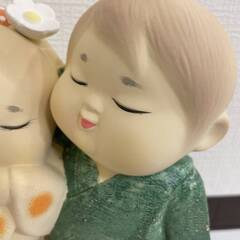 【8462】博多人形 植木進 作 ぼくの恋人 人形 飾り台付き 伝統工芸 置物 オブジェの画像