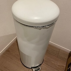 ゴミ箱（白色）
