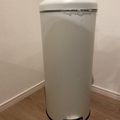 ゴミ箱（白色）の画像