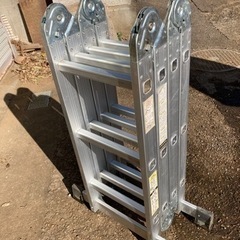 スチール製折り畳み脚立