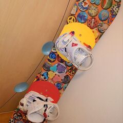 良品★BURTOＮバートンスノボ板125cm＋Salomonサロ...