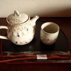お茶のセット～ポット＋湯飲み＋お盆＋くわの木箸(一膳)　新品未使用の画像