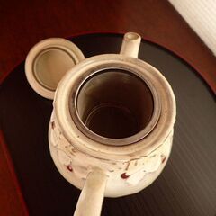 お茶のセット～ポット＋湯飲み＋お盆＋くわの木箸(一膳)　新品未使用の画像