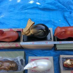 ◆倉庫整理で出てきた物です、⭐里山作、常滑焼　陶器製🌟12干支、大きさも有ります🌟今年の干支もあります⭐多分古い物です⭐12干支揃ってます、箱入り未使用、台座付き🌟🌟まとめて大きな段ボールに入れてお渡しします。プロフィル必読ですの画像